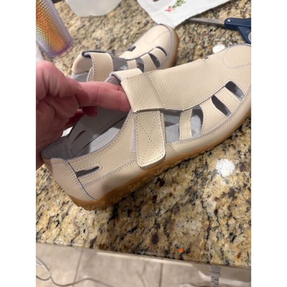 Aasics Women's Ivory Cutout Sandal Comfort Shoes Size 42 US 10/11 - Picture 3 of 7